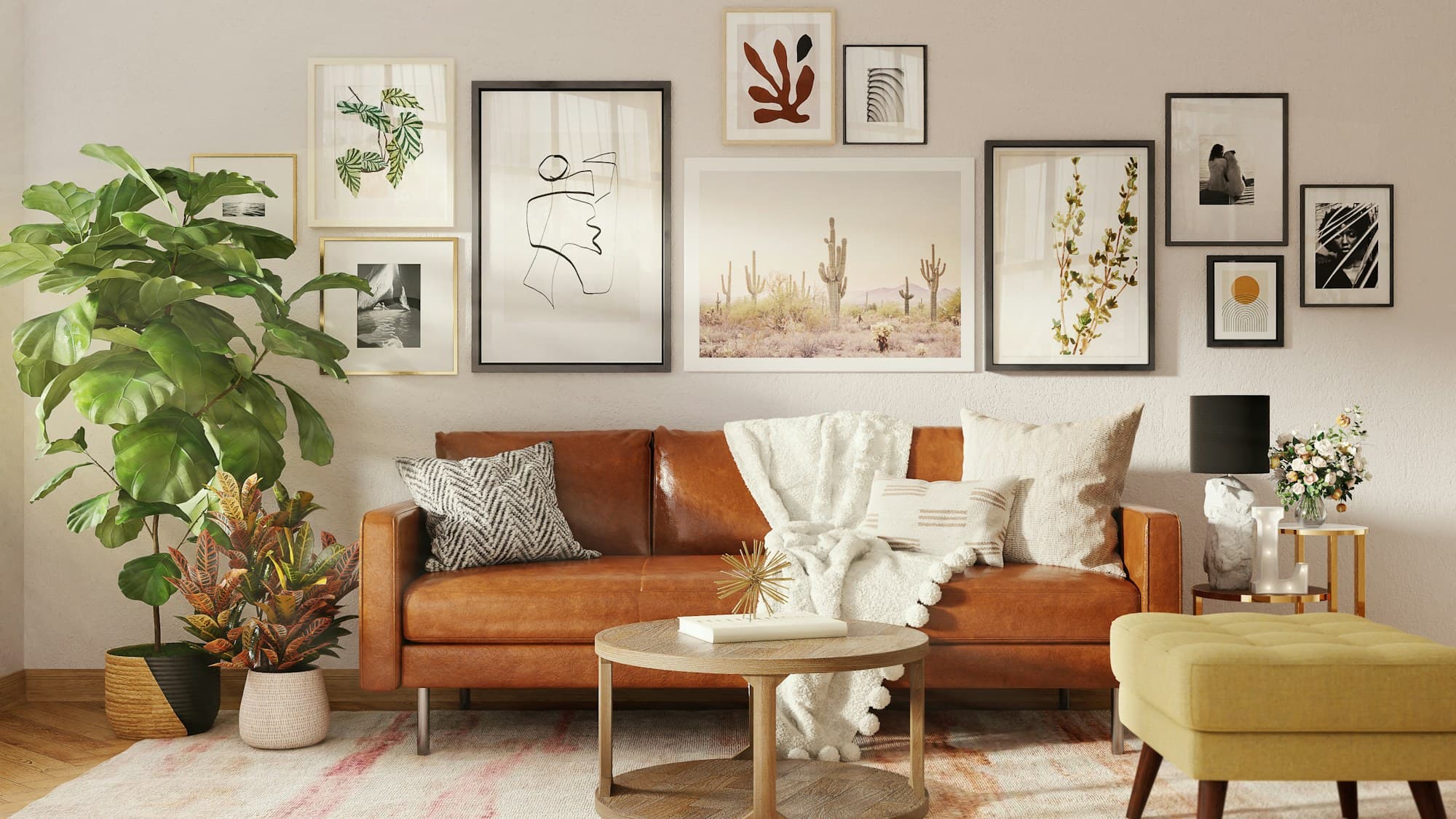 Galeria ramek z grafikami i zdjęciami nad brązową skórzaną sofą w jasnym salonie